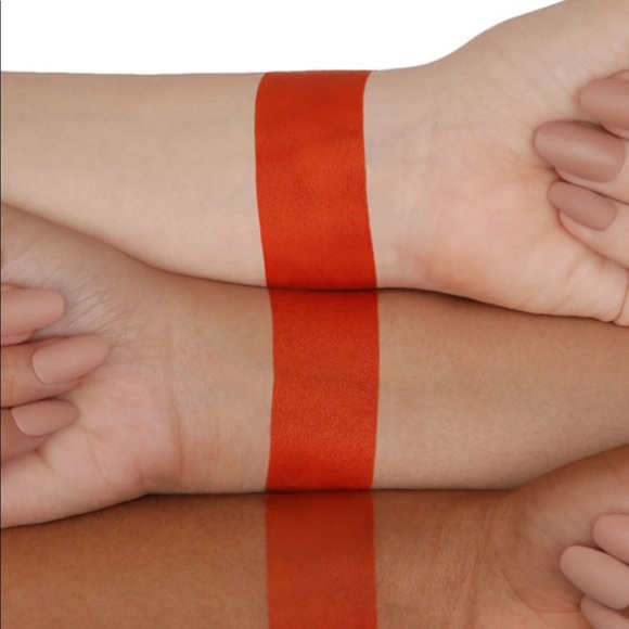 Huda Beauty Matte Lipstick in Alluring Red - Picture 4 of 4